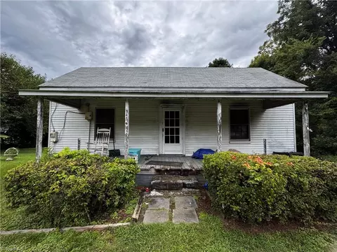 543 Oakdale Rd, Jamestown, NC 27282