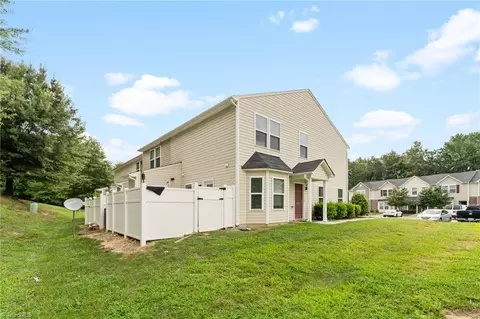 Exterior - 428 Sandybrooke Dr, High Point, NC 27265 photo 3 of 4