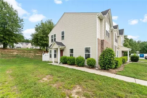 Exterior - 428 Sandybrooke Dr, High Point, NC 27265 photo 2 of 4