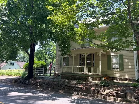 5556 Main St, Bethania, NC 27010