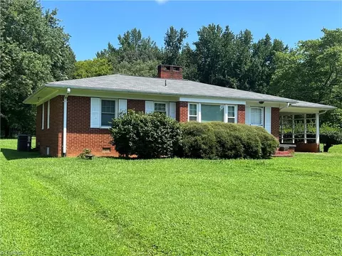 3603 Edgewood Dr, Greensboro, NC 27406
