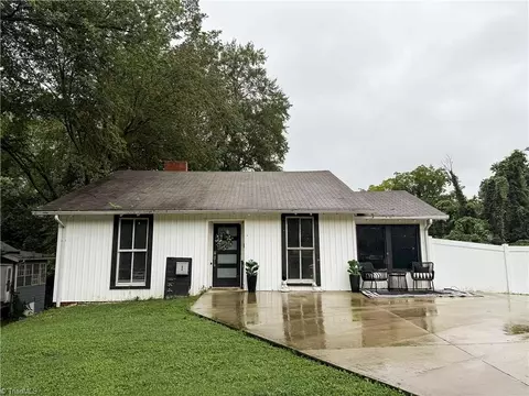 144 Elm St W, Mount Airy, NC 27030