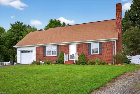 5311 Albany Cir, Tobaccoville, NC 27050