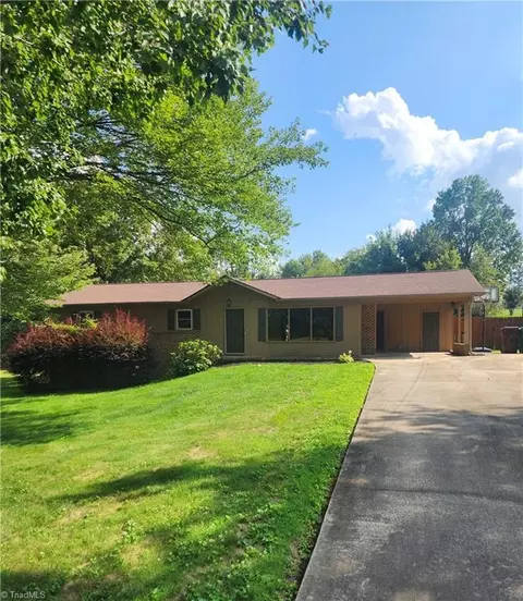 4337 Valley View Rd, Thomasville, NC 27360