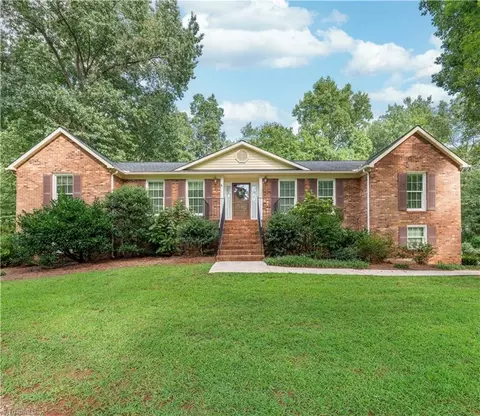 620 Barrocliff Rd, Clemmons, NC 27012