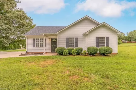 212 Eaglewood Ln, Winston Salem, NC 27127