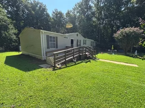 1761 Finch Farm Rd, Trinity, NC 27370