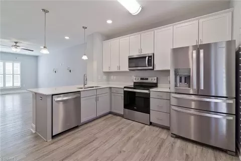 611 Riverside Dr, Mount Airy, NC 27030