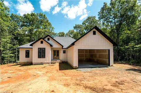 1060 Brown Rd, King, NC 27021