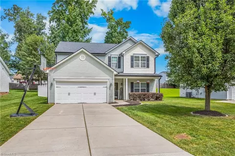 823 Leach Ave, Thomasville, NC 27360