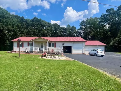 784 Whites Farm Rd, Statesville, NC 28625
