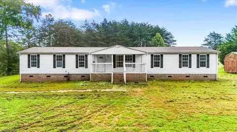 1499 Ring Rd, Westfield, NC 27053