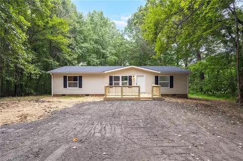4461 Pine Hall Rd, Walkertown, NC 27051