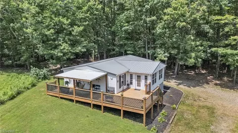 425 Little Brushy Mountain Rd, Wilkesboro, NC 28697