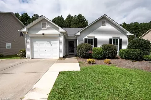 1639 Crestlawn Trl, Pfafftown, NC 27040