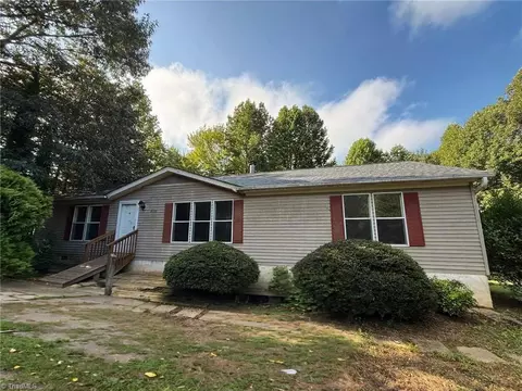 6986 Clifton Wood Dr, Walkertown, NC 27051