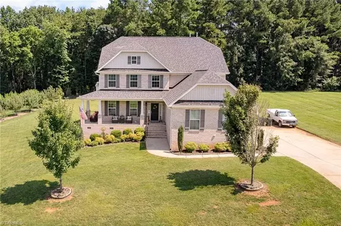 6908 River Gate Ct, Oak Ridge, NC 27310