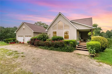 1739 Roaring Gap Rd, Thurmond, NC 28683
