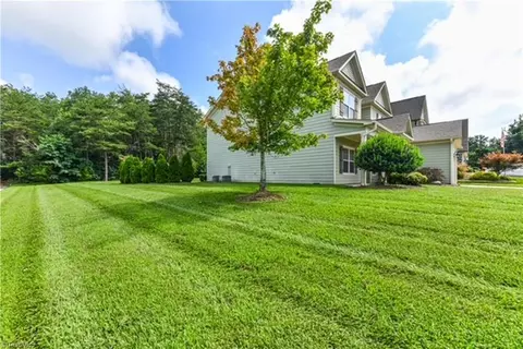 2403 Hammock Dr, High Point, NC 27265