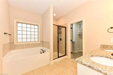 Bath - 2403 Hammock Dr, High Point, NC 27265 photo 2 of 5
