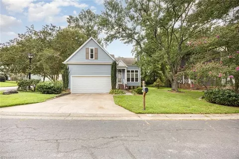 1 Heatherwood Ct, Greensboro, NC 27407
