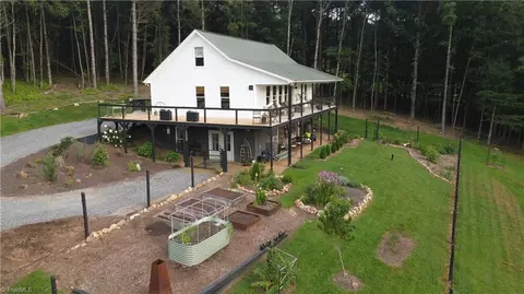 163 Snow Ridge Ln, Fancy Gap, VA 24328