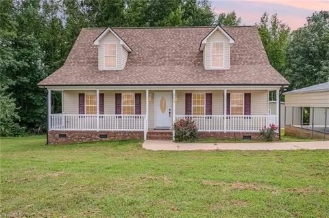 3024 Barberry Ct, Asheboro, NC 27205