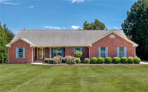 603 Fox Briar Dr, Greensboro, NC 27455