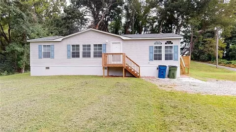 1122 Viewland Ave, Mount Airy, NC 27030