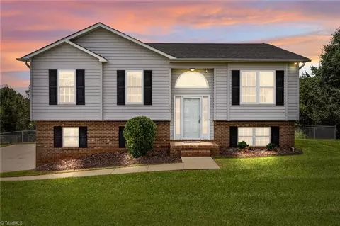 132 Belmont Place Dr, King, NC 27021