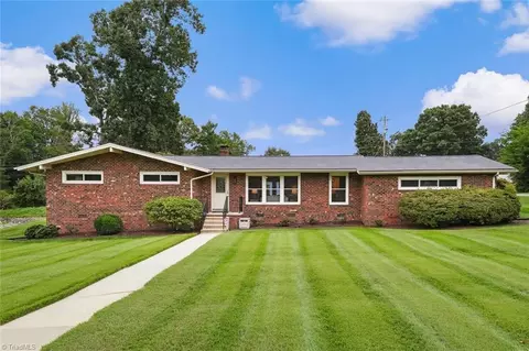 1242 Dogwood St, Burlington, NC 27217