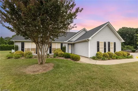 6141 Hickory Creek Rd, Winston Salem, NC 27107