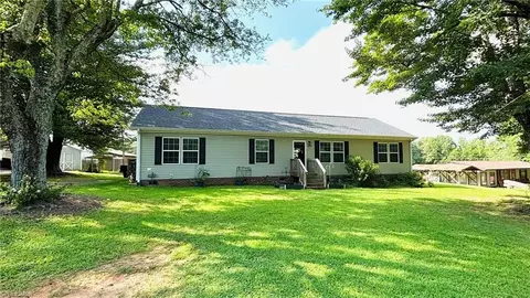 4970 Oak Garden Dr, Kernersville, NC 27284