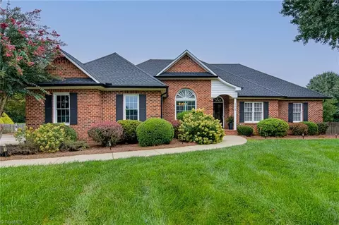154 Suntree Dr, Advance, NC 27006