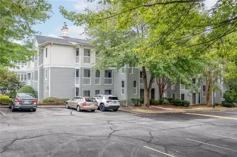211 Oakwood Ct, Winston Salem, NC 27103