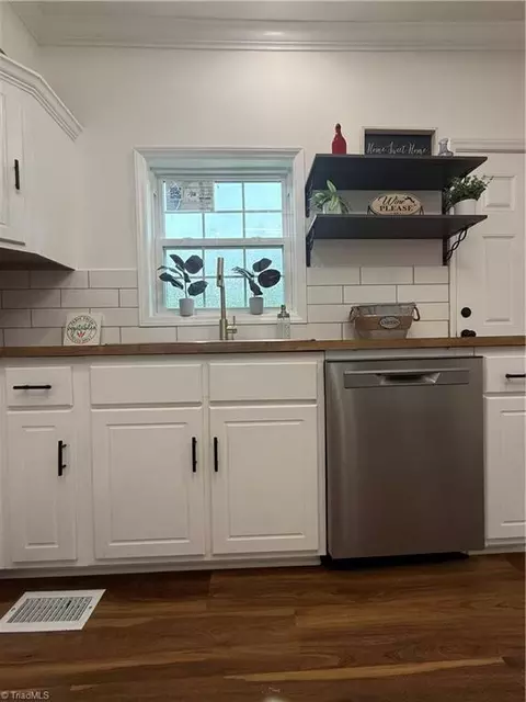 7723 Turnpike Rd, Archdale, NC 27263 photo 9