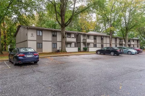 2270 Sunderland Rd #7A, Winston Salem, NC 27103