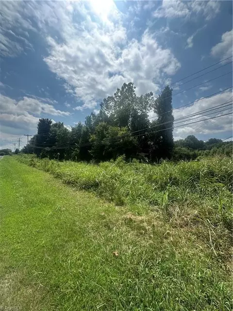 259 Old Raleigh Rd S, Thomasville, NC 27360