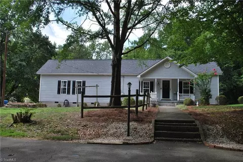 681 Sanford Ave, Mocksville, NC 27028