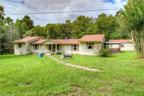 8265 Shallowford Rd, Lewisville, NC 27023
