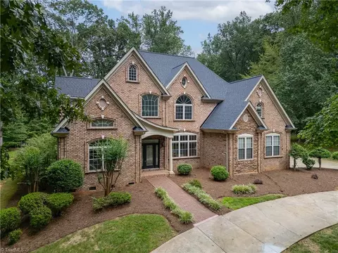 2620 Crow Hill Dr, Winston Salem, NC 27106