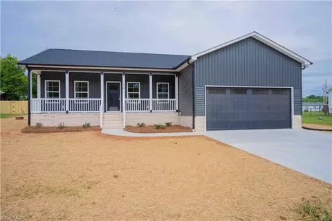 1514 Hampton St, Lexington, NC 27295