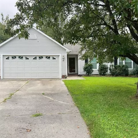 2715 Castle Croft Rd, Greensboro, NC 27407
