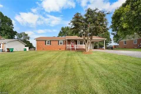 3846 Azalea Ln, Trinity, NC 27370 photo 2