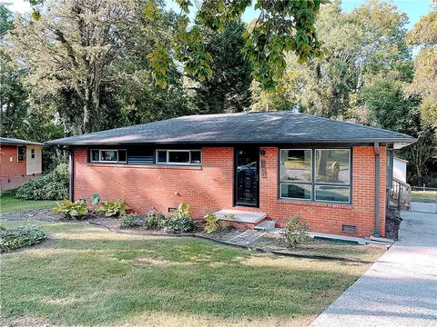 3101 Canterbury St, Greensboro, NC 27408