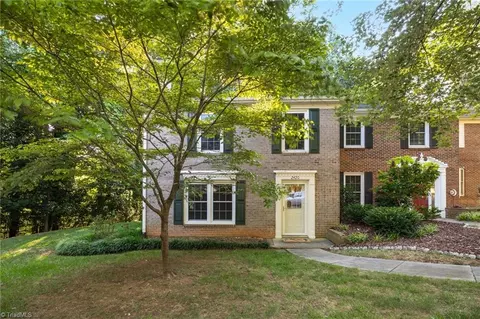 2420 Cottage Pl, Greensboro, NC 27455
