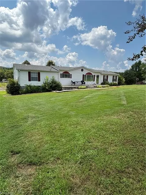 900 Surratt Rd, Denton, NC 27239