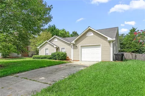3217 Sparrowhawk Dr, High Point, NC 27265