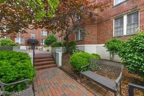 828 Elm St N #C3, Greensboro, NC 27401