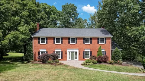 1006 Oakcrest Dr, Reidsville, NC 27320